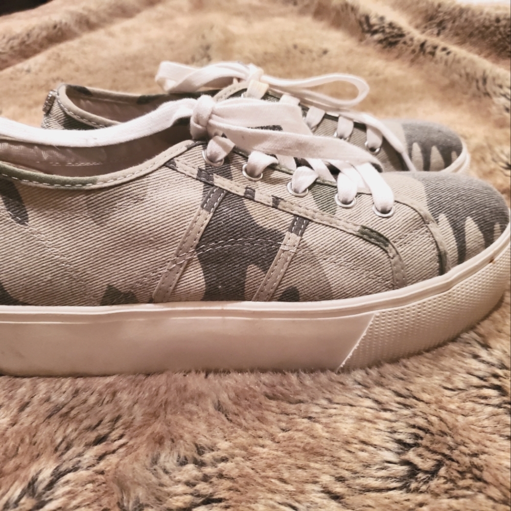 Steve Madden sneakers